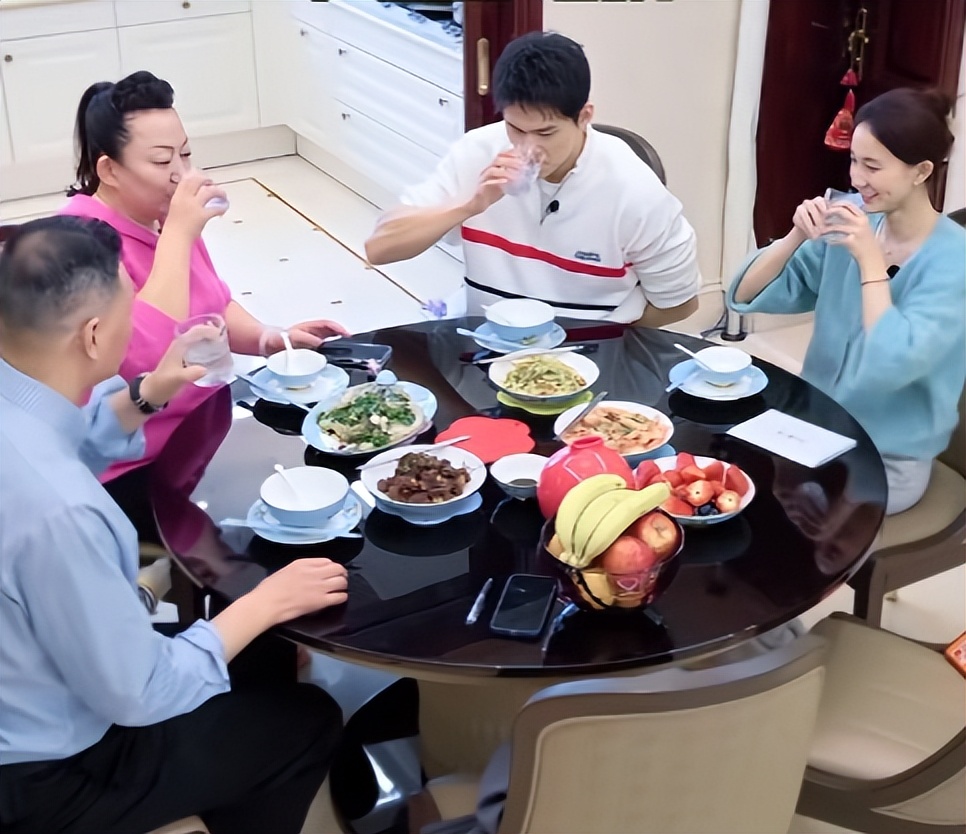 曝孙杨强势逼妻子道歉，妻子崩溃大哭，朱丹吐槽，孙丞潇被吓傻