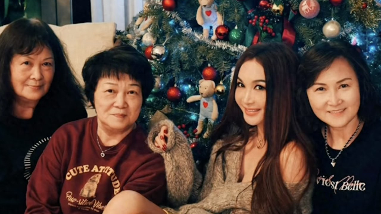 温碧霞携养子与娘家人聚会，仨姐姐罕露脸，姐妹相差十多岁不大像