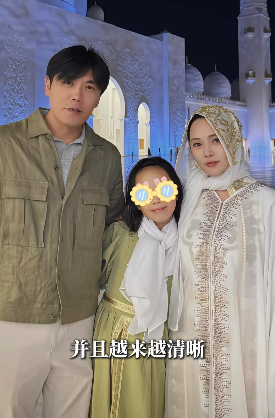 伊能静在上海庆祝58岁生日，小米粒送她金元宝，恩利和秦昊陪着她