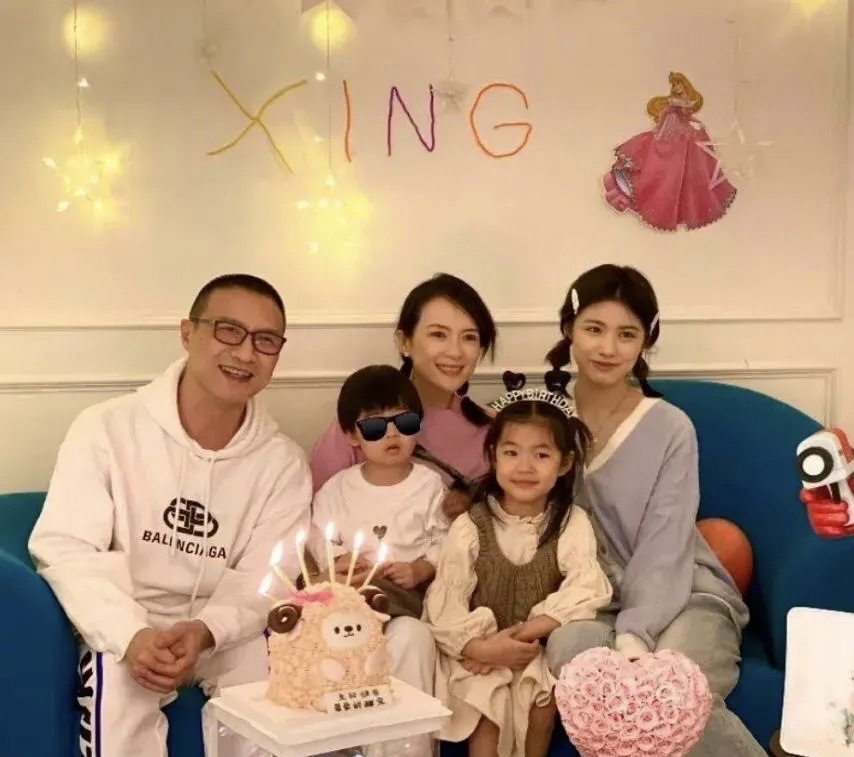 汪峰也没想到，距离过年仅剩5天，46岁章子怡高调官宣了喜讯！