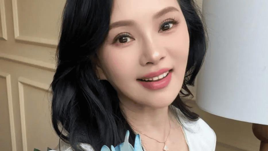 ?伊能静硬刚装嫩争议：迪士尼无年龄，80岁也要做公主