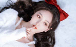 新生入学没填家长信息，辅导员公开骂我孤儿，我如她所愿叫来家长后，她却跪了