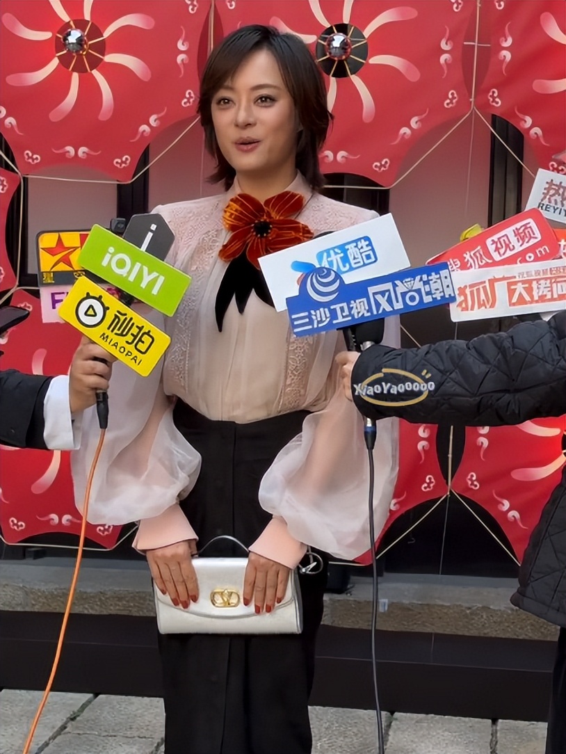 上海活动太真实！孙俪满脸褶，宋祖儿瘦成皮包骨，徐朵三角裤抢镜
