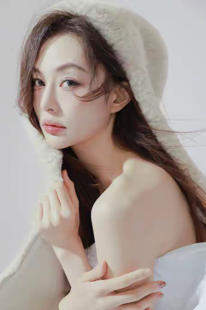 演员盖玥希居家私房写真,玉足真好看
