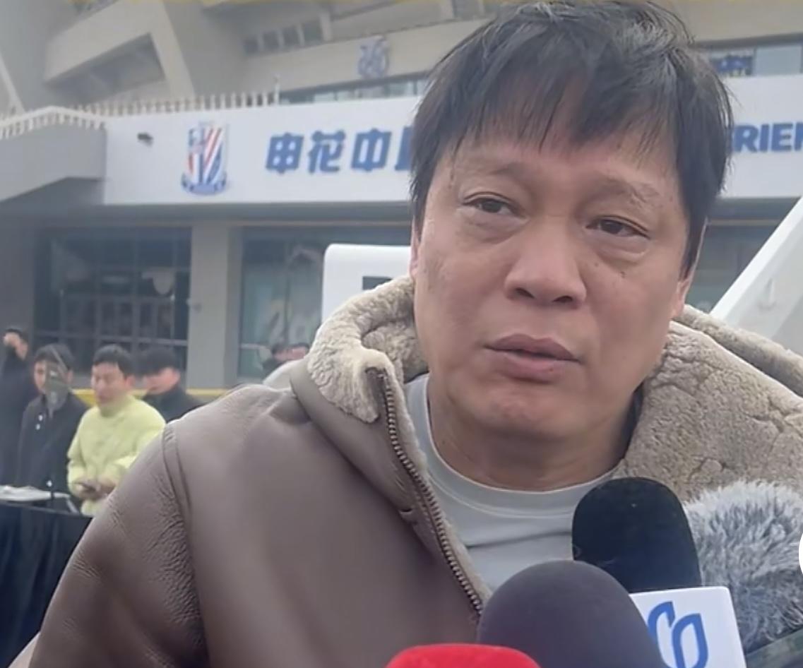 恩爱15年难敌岁月残酷!56岁范志毅身形佝偻,39岁张梦瑾娇美如花