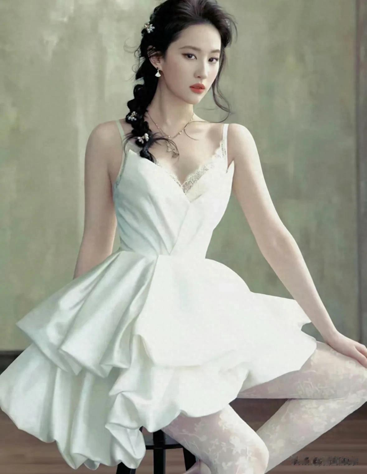 刘亦菲代言国货品牌太绝了！往那儿一站，几十块的衣服像大牌