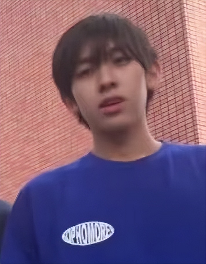 林志颖儿子Kimi正面曝光！羽毛球赛场亮相，简直是妈妈陈若仪翻版