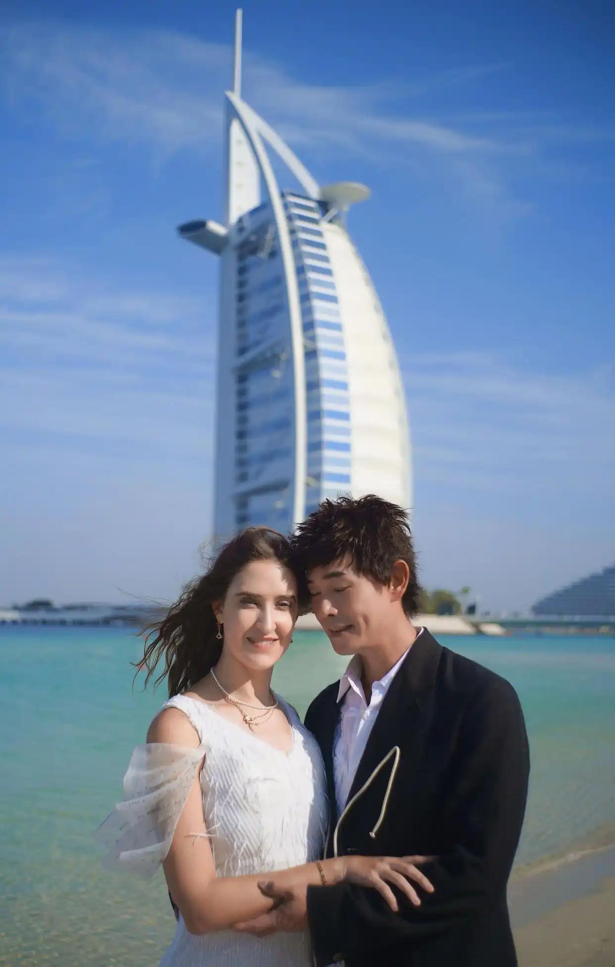 黄品源：与前妻分开后，56岁与国外美女再婚了