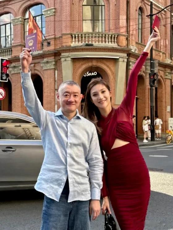 汪雨再一次证明,娶妻要娶年轻的,即使你老了,她还美得心旷神怡