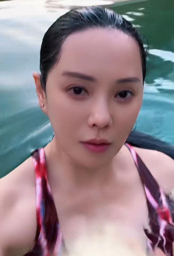 一个被窝睡不出两种人!秦昊对57岁伊能静的态度 撕下庾澄庆的体面