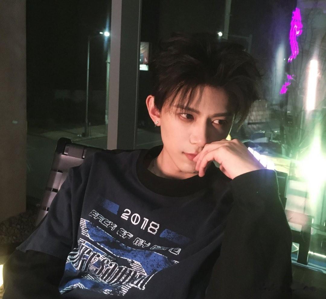 曝邓凯前女友是朱圣祎