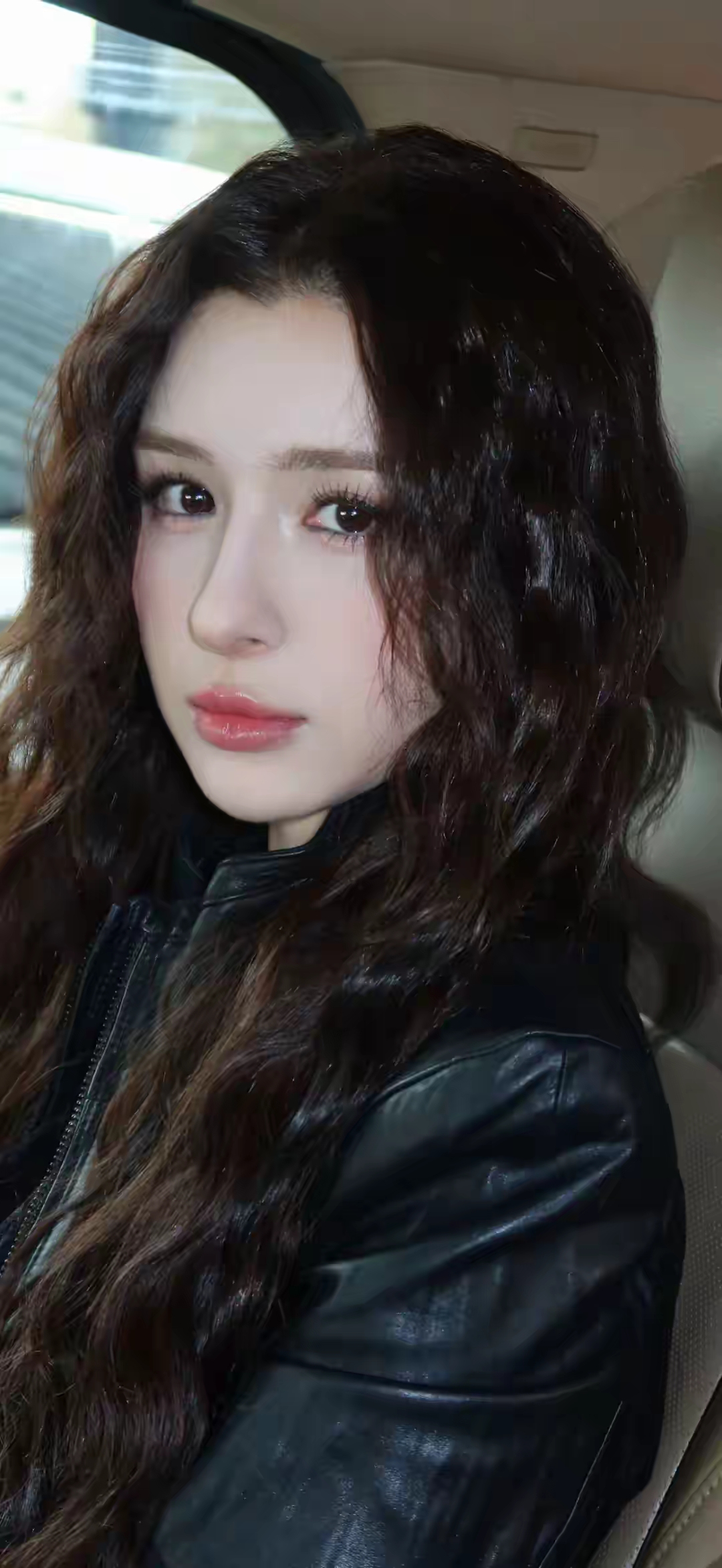 哈尼克孜,美得舒服又有故事感,是越看越有味道的耐看型美貌!