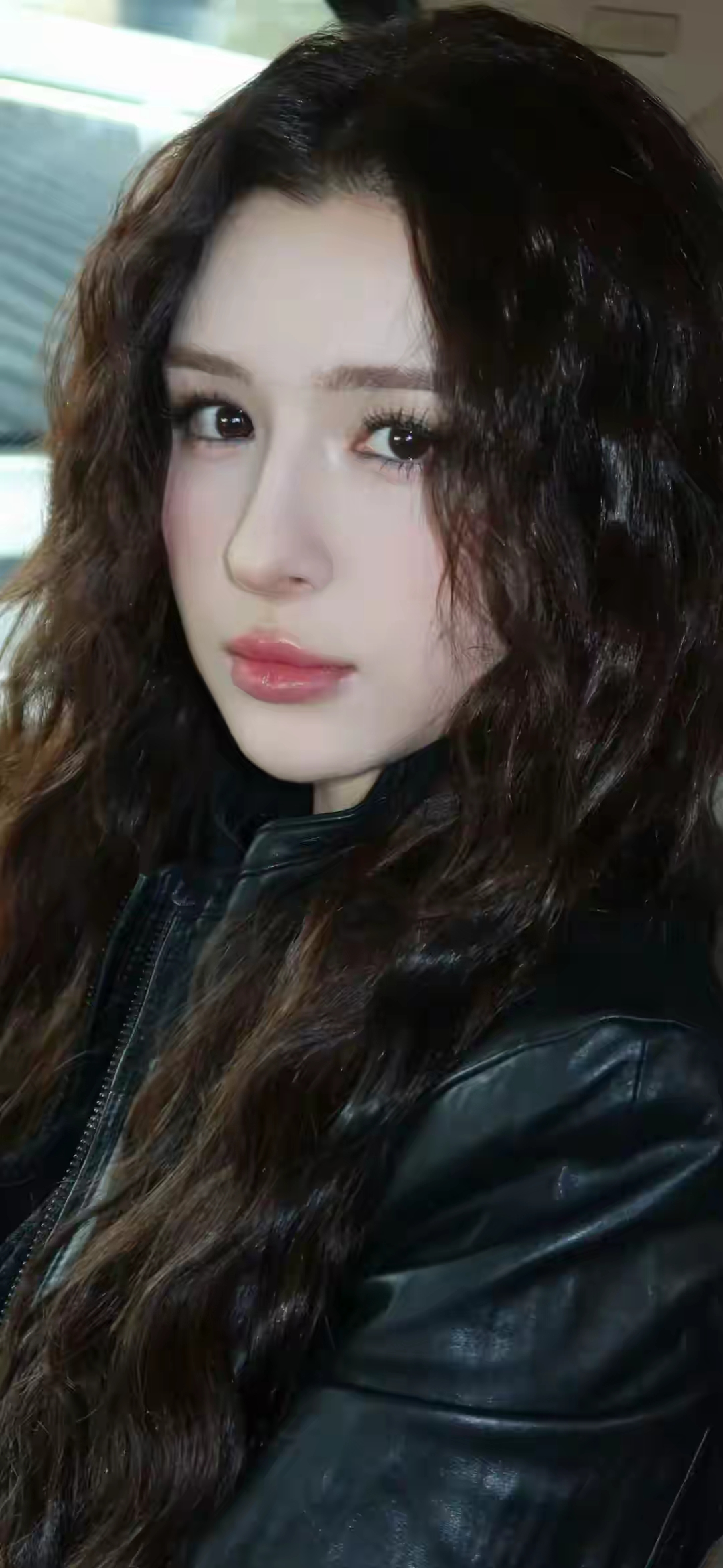 哈尼克孜,美得舒服又有故事感,是越看越有味道的耐看型美貌!