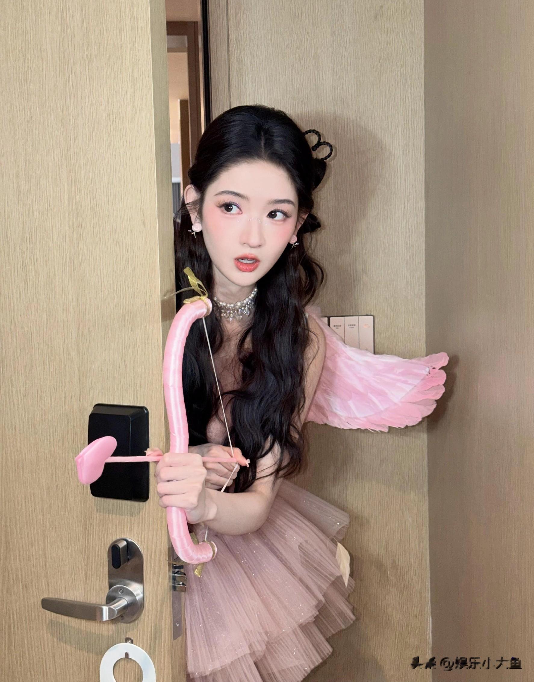 王玉雯小年分享美照，穿粉色公主裙，美得像童话里的主角！