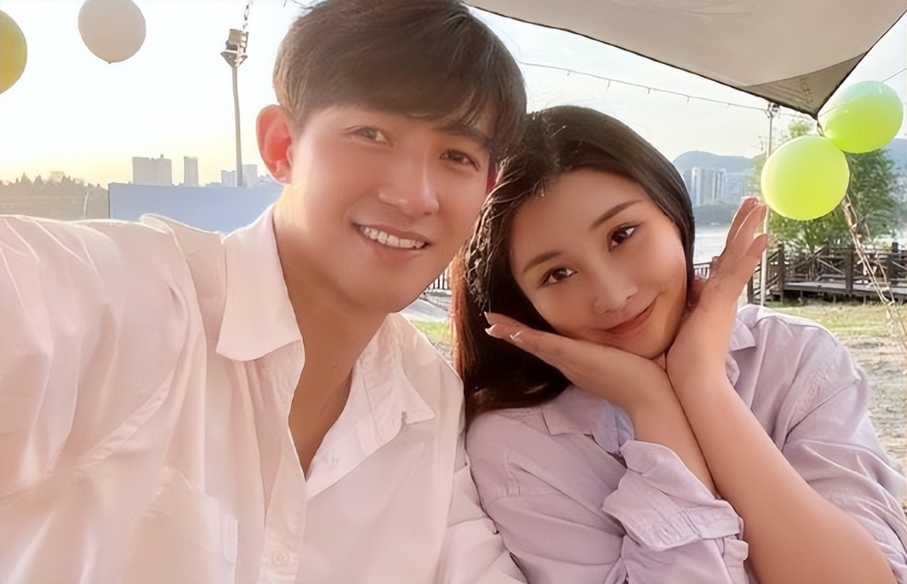 前女友是吴昕，曾经的未婚妻是张天爱，如今喜得贵子升级当爹
