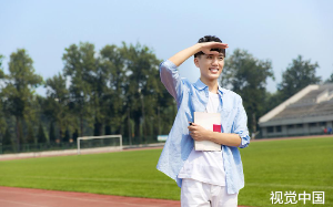 弟弟被抢走交换生名额，我妈却护着男小三，我反手让她倾家荡产