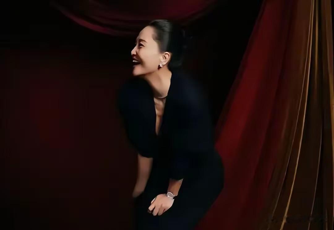 她17岁拿影后,32岁闪婚隐退十年,42岁离婚复出,如今成人间清醒