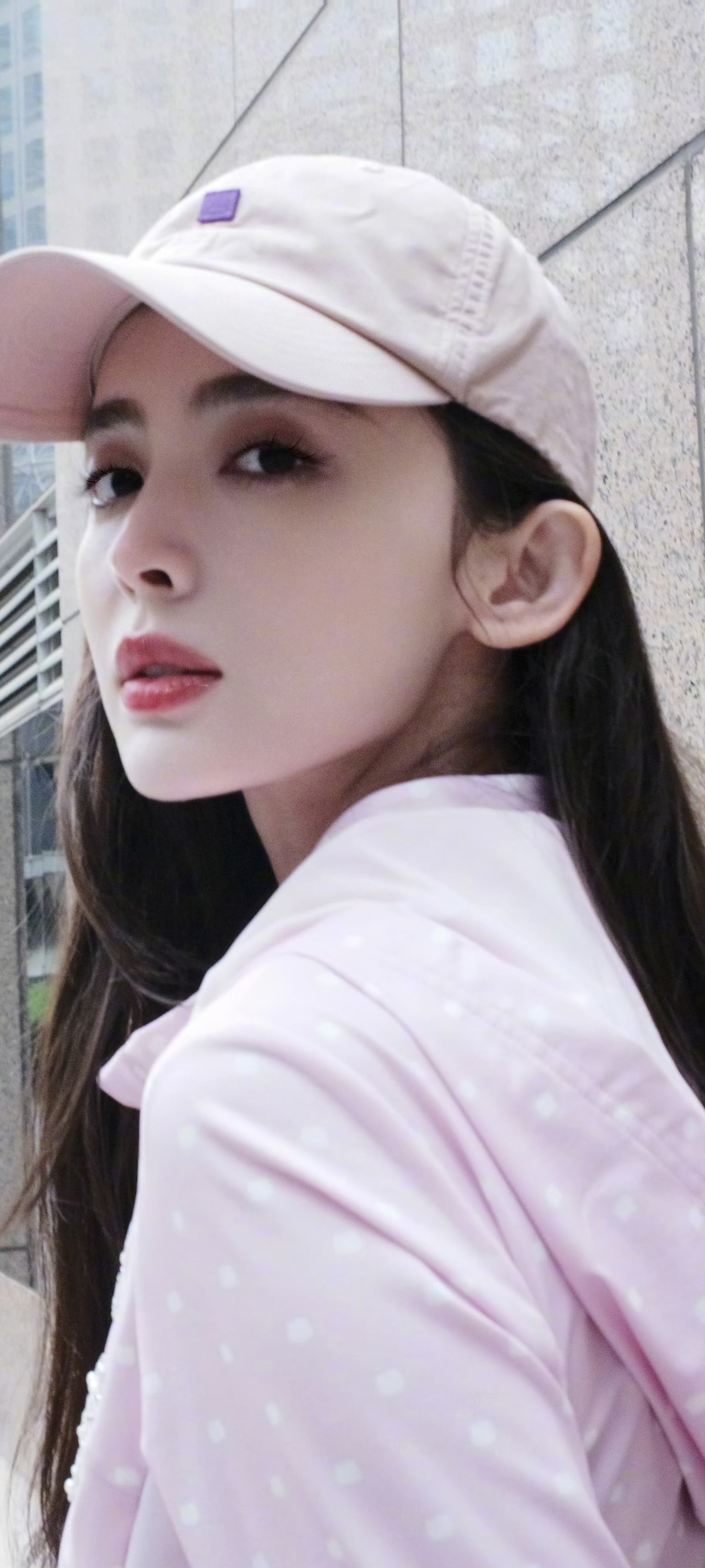 古力娜扎私服随拍,粉粉嫩嫩真好看。