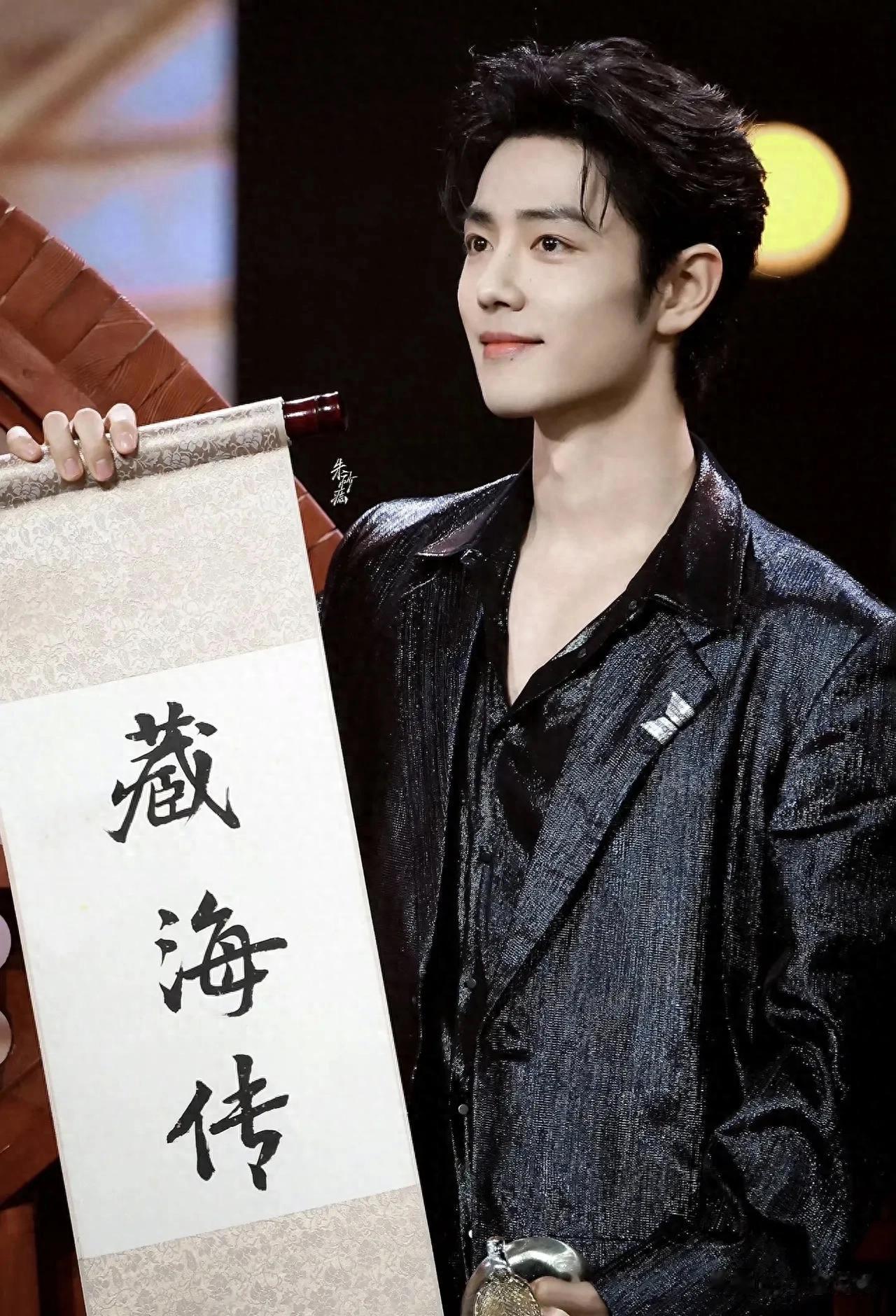 为什么别人领完奖就走，肖战却要硬坐五小时？知道真相后有点想哭