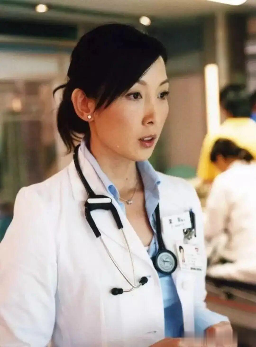 前TVB当家花旦罕见亮相,嫁百亿富商息影25年,如今状态令人惊叹