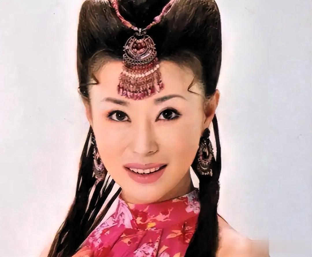 50岁祖海现状：定居北京，未婚未育胖到认不出，年轻时媲美宋祖英