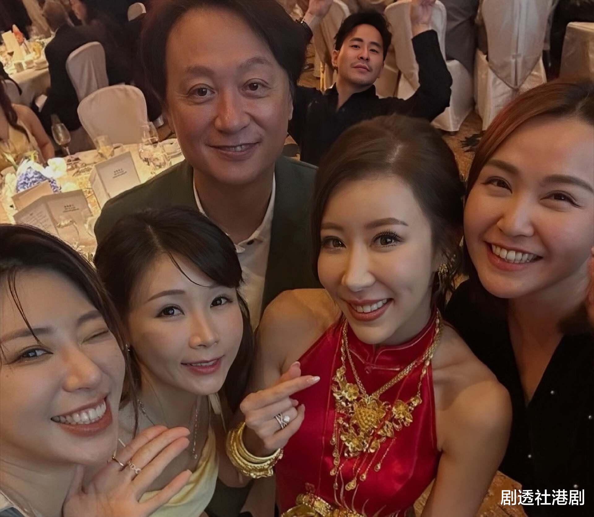 恭喜！TVB知名女星正式结婚，戴富贵金器出嫁，在五星级酒店办婚礼