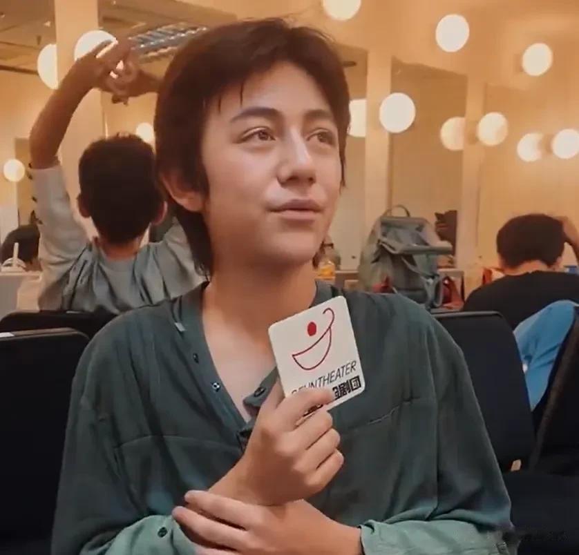 刘烨多次内涵黄渤女儿丑，如今儿子近照被嘲长残，回旋镖来了吧