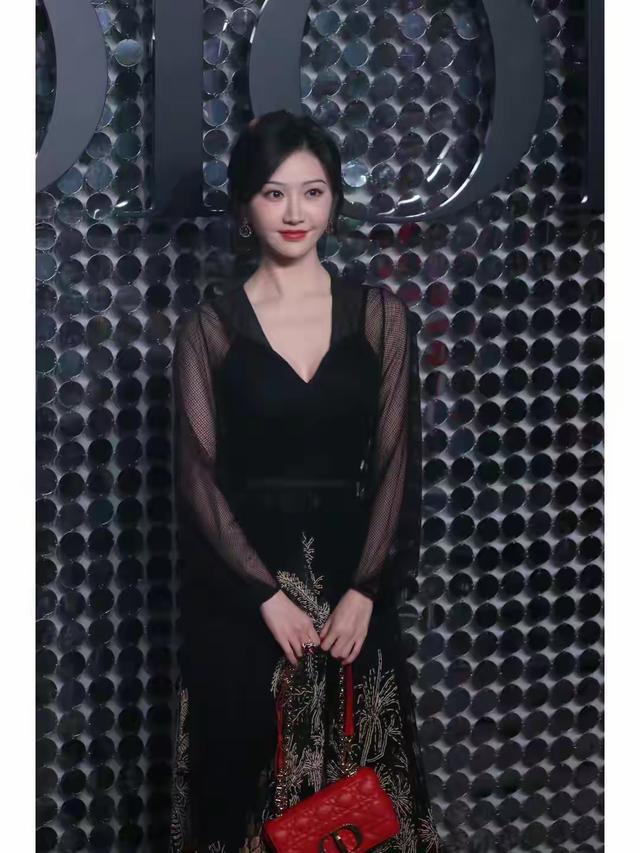 景甜 深V薄纱礼裙，惊艳全场！