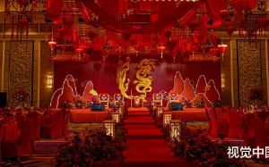 隐藏身份参加同学婚礼，富豪情敌摆谱耍横，我该如何？