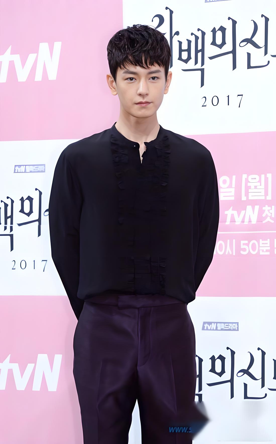 曾出演过《花样男子》的韩国演员林周焕，在物流中心从事体力劳动