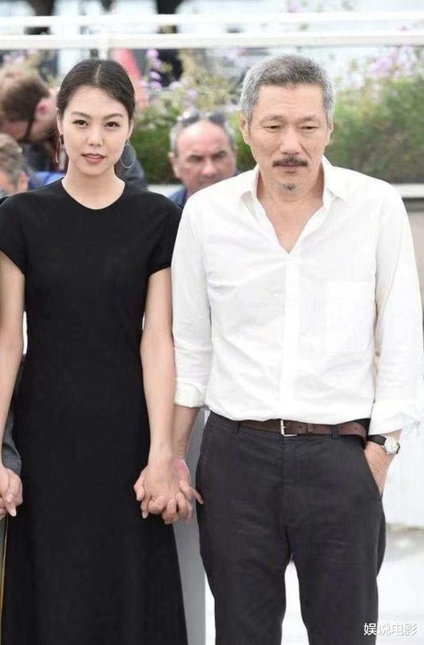 年龄差22岁洪常秀金敏喜被偶遇带娃，像姥爷陪着女儿照顾孩子