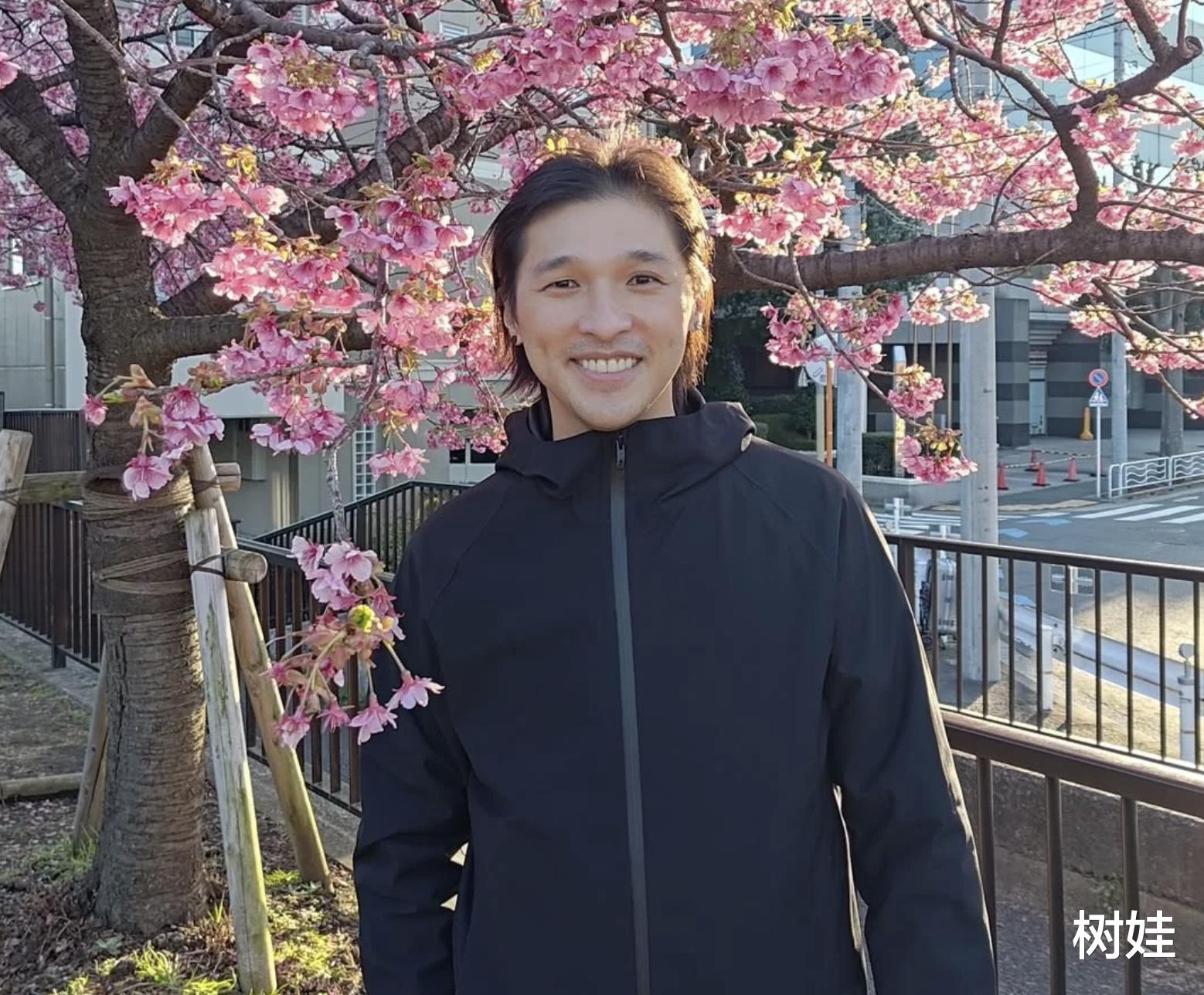 42岁港星自曝为父还债与女友分手，还了700万，至今单身渴望婚育