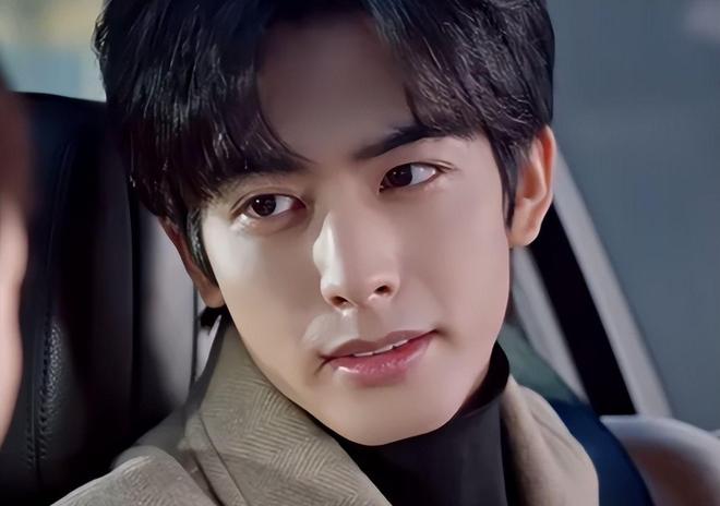 宋威龙MOVA活动生图，宽肩窄腰长腿身材绝