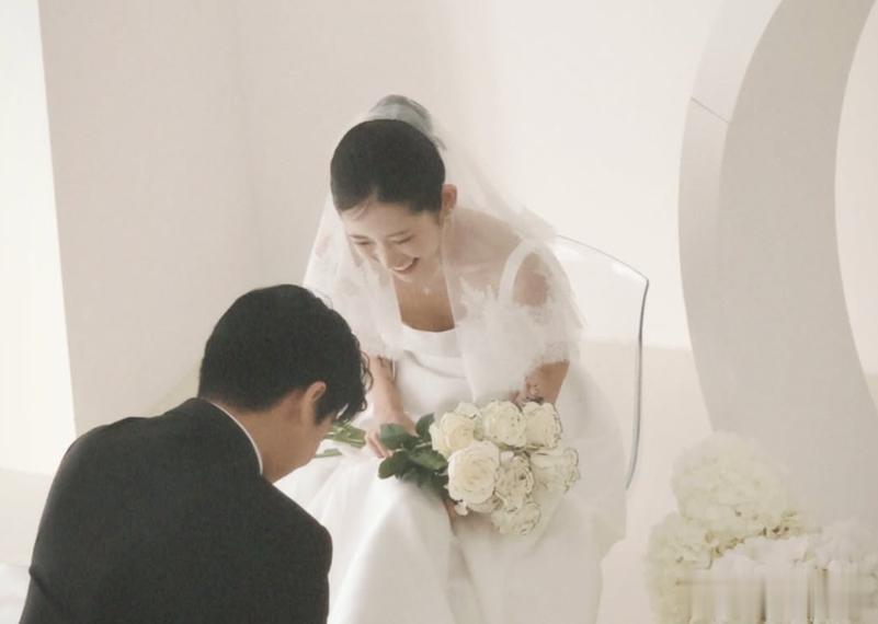 韩国星二代23岁嫁大11岁素人!曾为爱报警抓外婆,还陷入堕胎争议