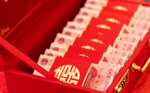 为了爱情我装穷三年，女友家突然要百万彩礼逼我分手，知道真相后她跪着求原谅