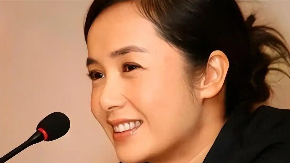 不忍了！官媒发文，38岁赵丽颖动真格，终走了蒋雯丽的“老路”