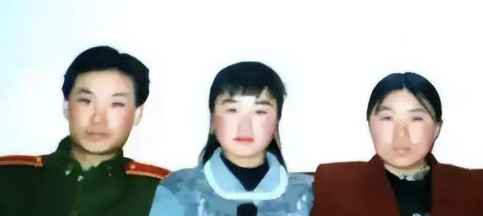 他是著名歌唱家,娶小10岁选美冠军当娇妻,48岁儿女双全