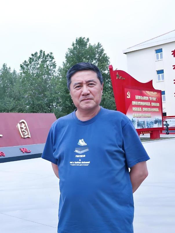 因梅婷选择离婚，68岁孤身一人的叶大鹰，如今过上了另一种生活