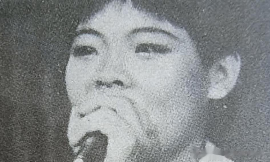 春晚爆红后,她洗完澡从23楼一跃而下,临终时最后喊了声\妈妈\