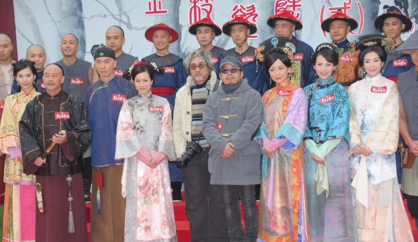 TVB前金牌监制满头白发现身球场，与昔日绯闻女友同框零尴尬