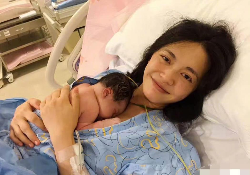 姚晨过年独自带娃回娘家！被妈妈“骂”了3天，照顾一家人她挺累