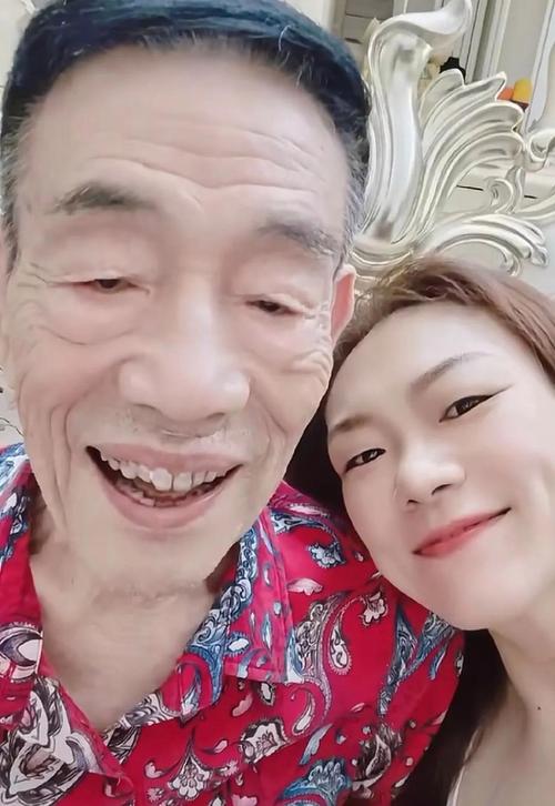 遮羞布撕碎！杨少华尸骨未寒，儿孙为钱撕破脸！杨议只分到骨灰？