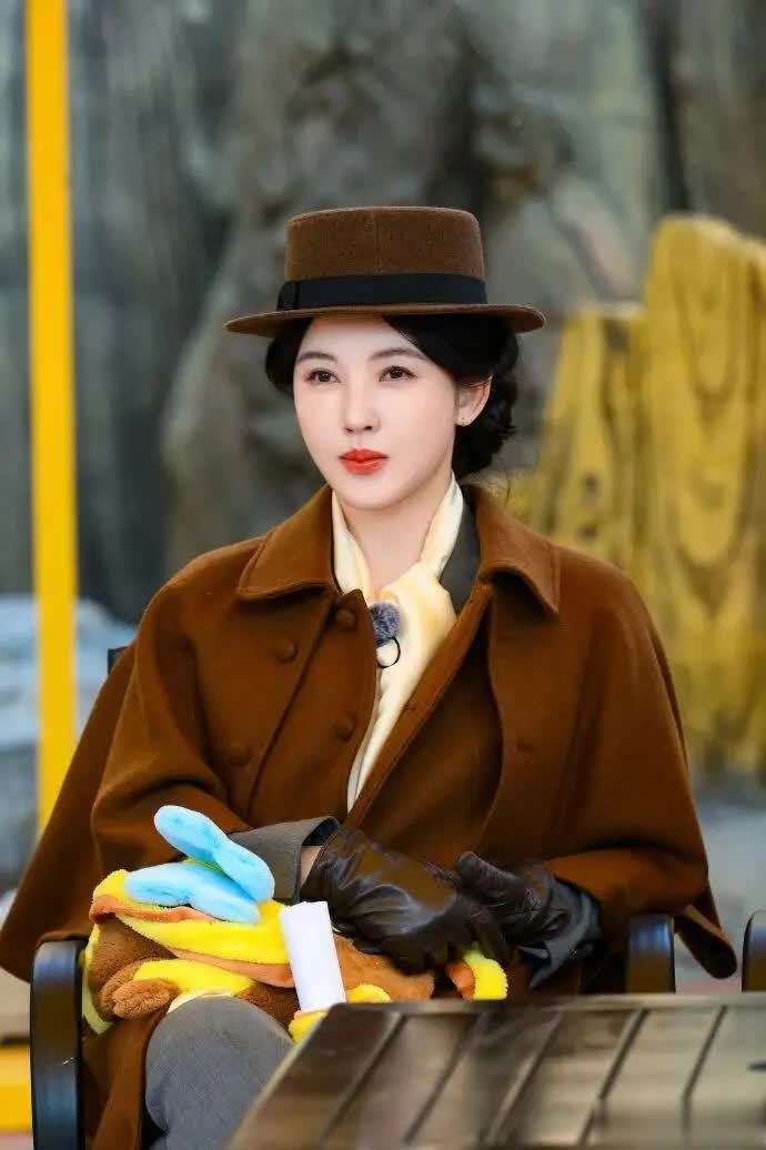 杨子姗复刻关之琳版十三姨，优雅神韵贴合度高美爆了