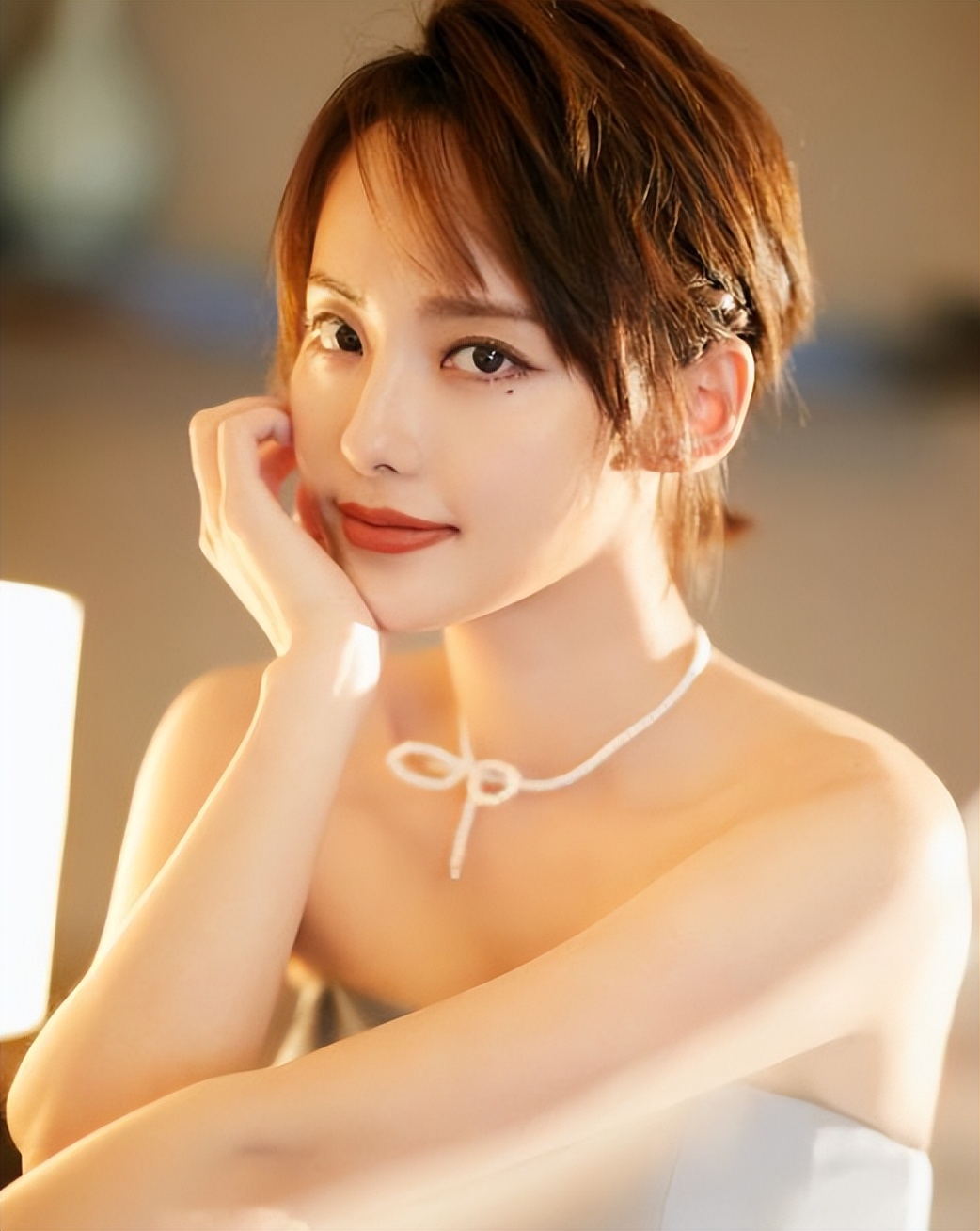 上嫁吞针！“小三”成功上位，买超全家认可，张嘉倪的体面成笑话