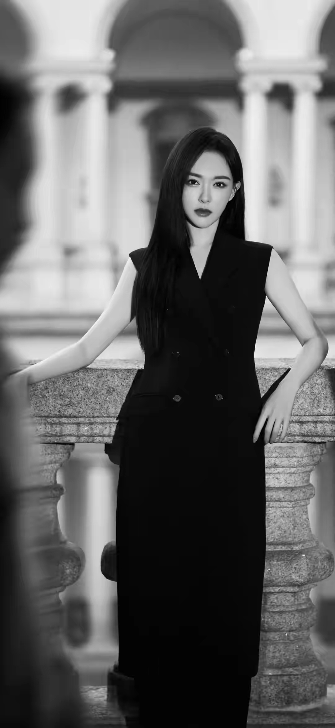 内娱女星门面担当唐嫣壁纸，唐嫣最新干练御姐风壁纸美图