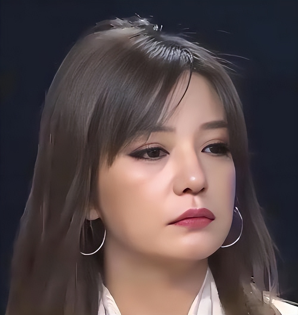 封杀4年，赵薇做梦也没想到，如今56岁哥哥竟成了自己的“救赎”