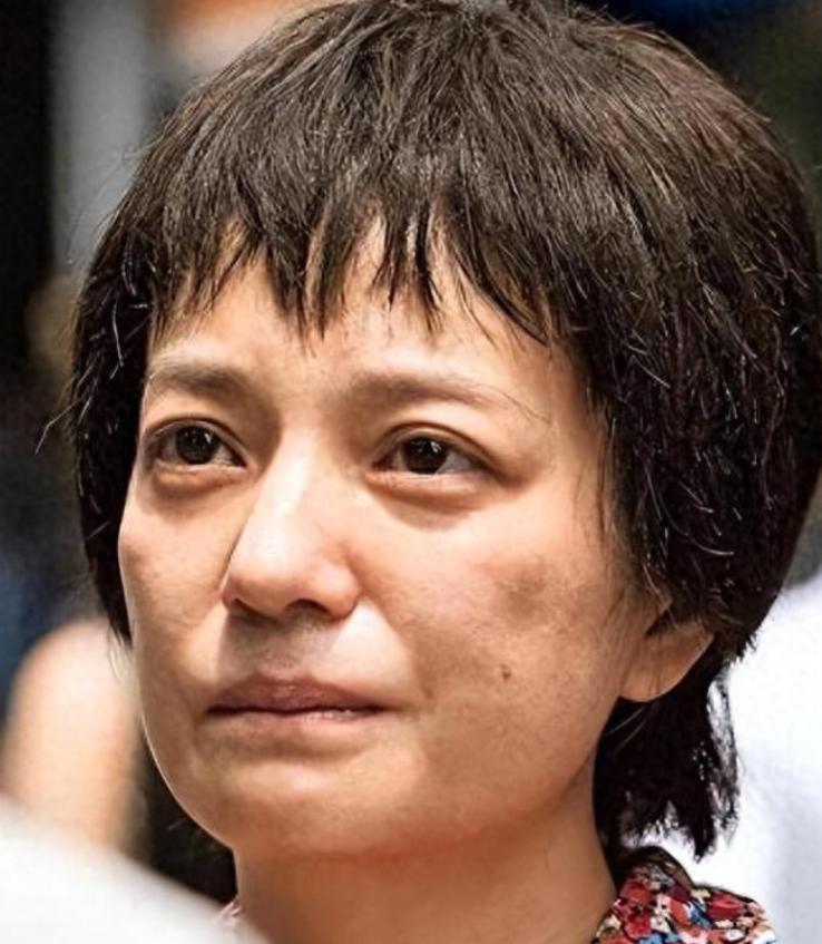 屋漏偏逢连夜雨！50岁赵薇再传坏消息，“唯一靠山”也帮不了她