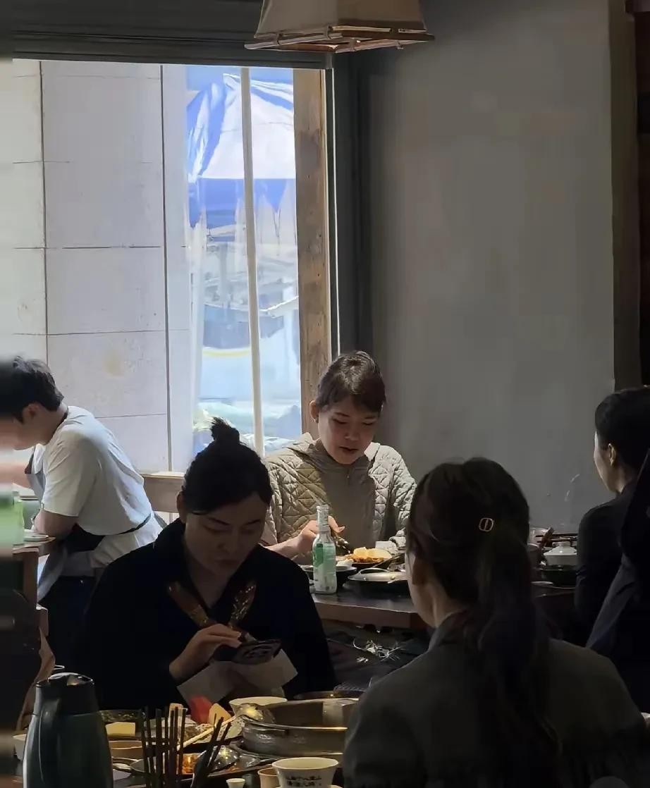 昆明街头没人认出他，千万粉丝追的到底是谁？