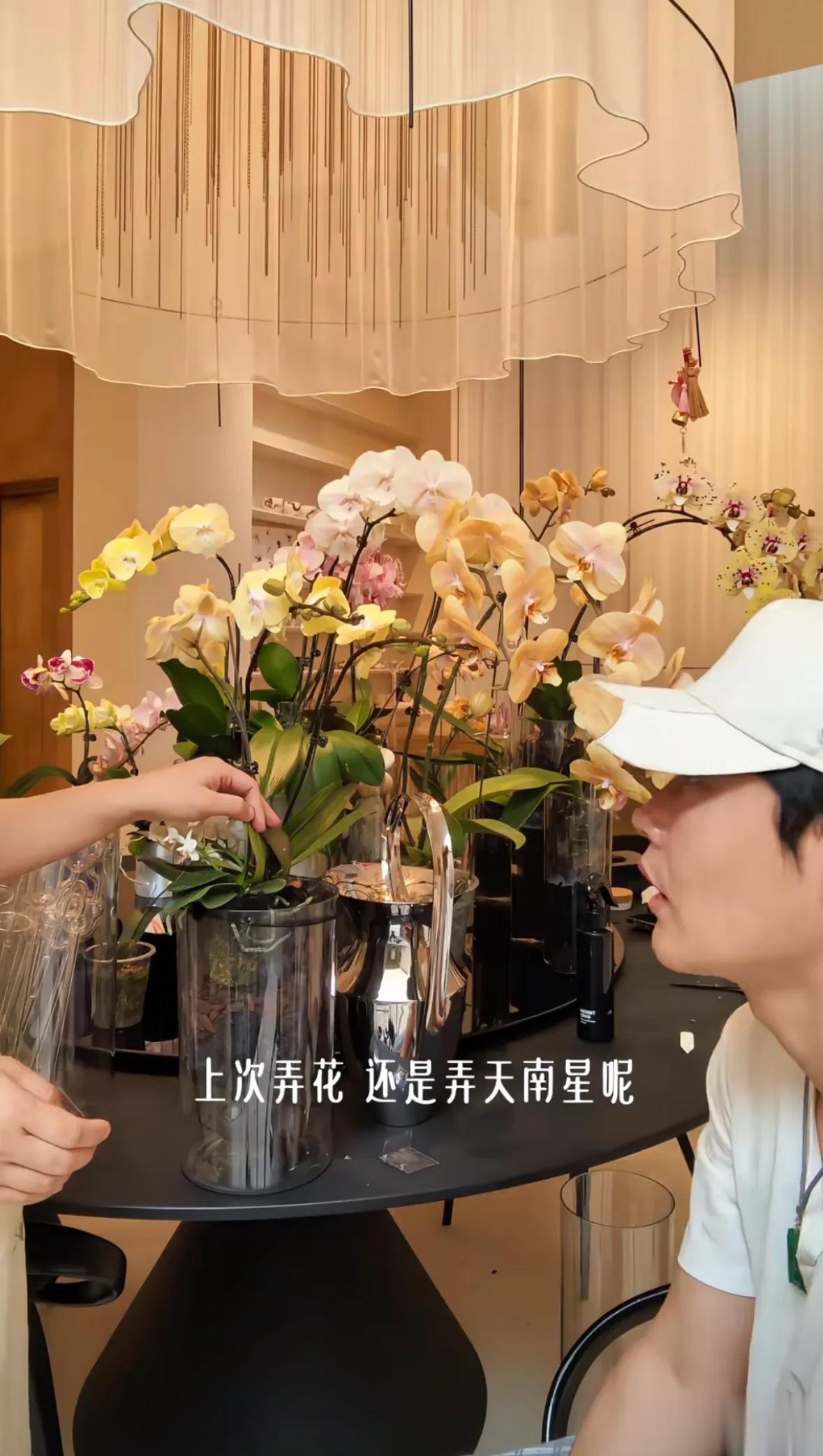 孟鹤堂北京别墅曝光，7个月闺女出镜圆脸，老婆素颜婆媳和睦