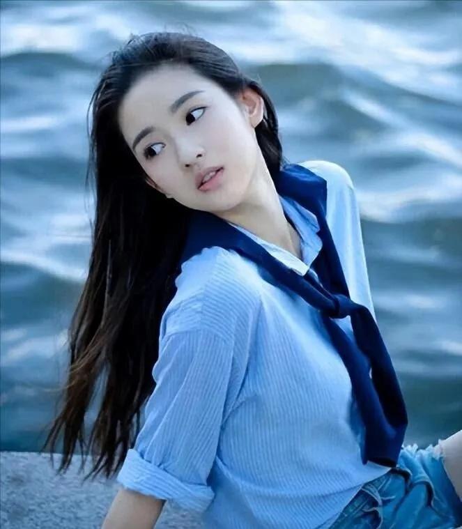 她是北舞校花，自称“命好”却绯闻满身，被质疑害导演前男友自杀